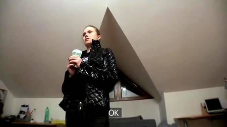 Русская ищет работу для своей пилотки