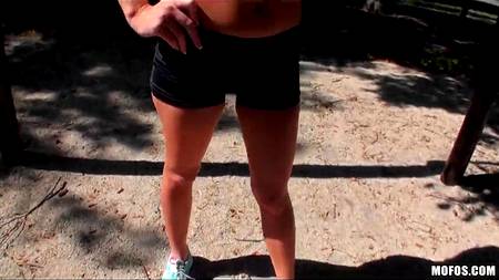 Пригласил девицу домой, якобы на кастинг