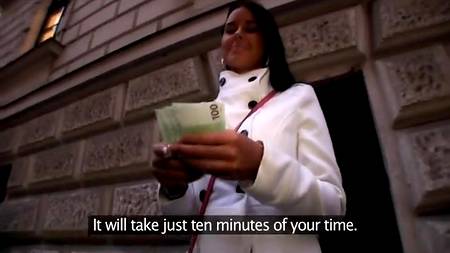 Незнакомец забрызгал спермой большую грудь девушки