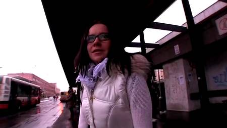 Лобок очкастой милашки в сперме