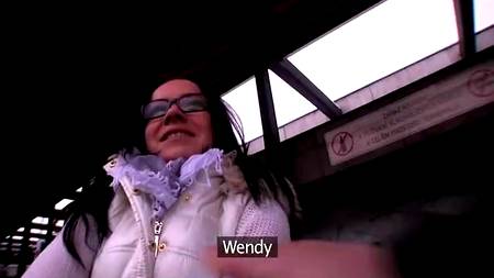 Лобок очкастой милашки в сперме