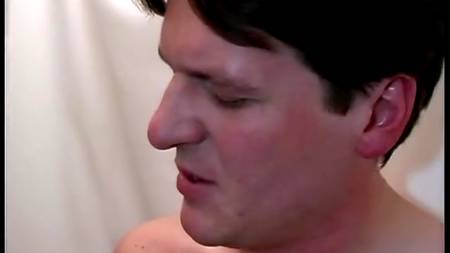 Трое дружков оттрахали проститутку во все дыры