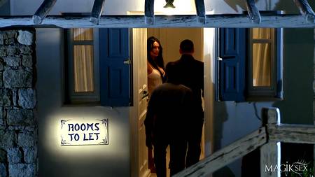 Смачно обкончал большие сиськи оттраханной в жопу девице