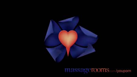 Изумительный эротический массаж и бонус в виде секса