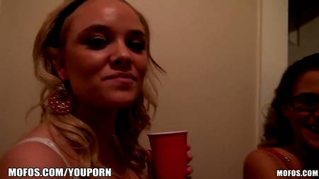 Групповуха с молоденькими, сочными студентками