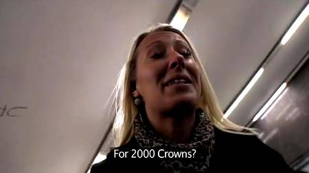 Красотка не устояла перед внушительной суммой денег