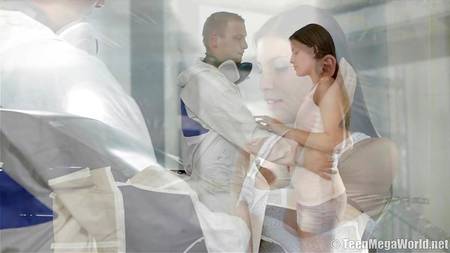 Автослесарь отодрал сексапильную хозяйку машины и кончил ей в рот