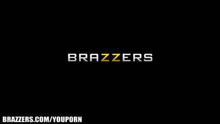 Сладкая японка имеет такую узкую киску