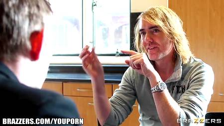 Сладкая японка имеет такую узкую киску