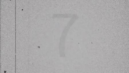 Горячая брюнетка балует бойфренда горловым минетом