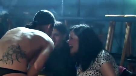 Сладкие телки устроили оргию со стриптизерами