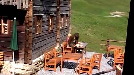 Австрийская селянка трахается в попку