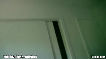 Распутная пара создает свое любительское кино в спальне