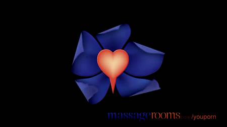 Массажистка роскошно обслуживает клиента