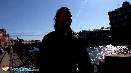 Русская молодуха отдалась в жопу на первом свидание с иностранцем