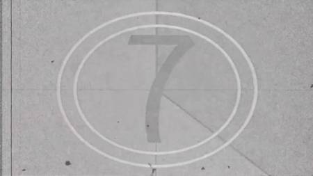 Горячая Valentina Nappi дрочит хахалю обмазанный маслом пенис