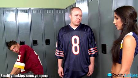 Жесткое порево в раздевалке