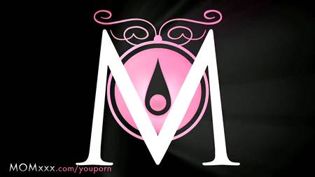 Девушка-риэлтор убеждает клиента методом секса