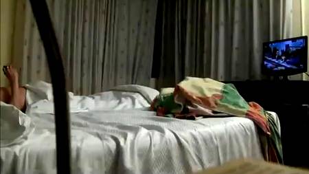 Толстая горничная переспала с симпатичным клиентом отеля