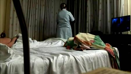 Толстая горничная переспала с симпатичным клиентом отеля