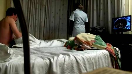 Толстая горничная переспала с симпатичным клиентом отеля