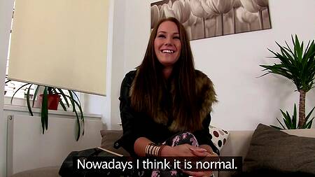 Девка впервые трахаться перед камерой на кастинге и ей нравится