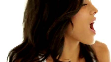 Влюбленная пара не может приготовить обед, ведь им хочется ебаться