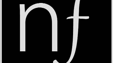 Красавица у камина занимается чувственным сексом