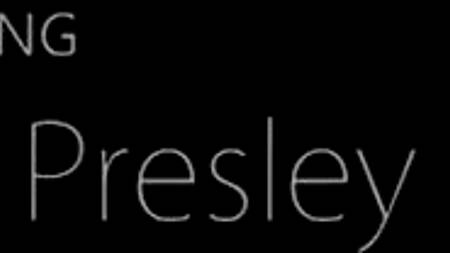 Красавица у камина занимается чувственным сексом