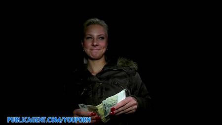 Животик милой красавицы весь в сперме