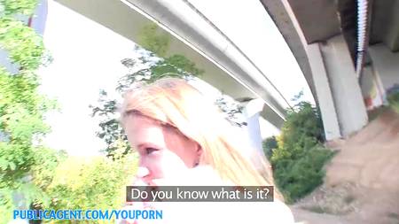 Студентке понравился трах на капоте автомобиля