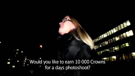 Очкастая получила сперму и деньги