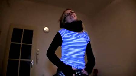 Очкастая получила сперму и деньги