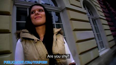 Анус брюнетки весь залит спермой