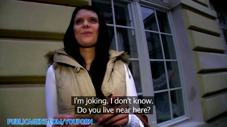 Анус брюнетки весь залит спермой