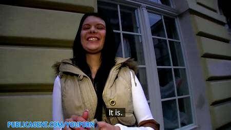 Анус брюнетки весь залит спермой