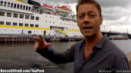 Мужчина получил попку своей сексуальной приятельницы