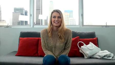 Изумительная девчонка сладко зажигает на кастинге