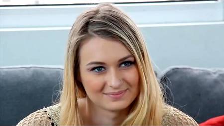 Изумительная девчонка сладко зажигает на кастинге