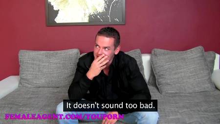 Молодой качок зарядил классной начальнице