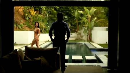 Крошка спровоцировала мужа на сочный трах