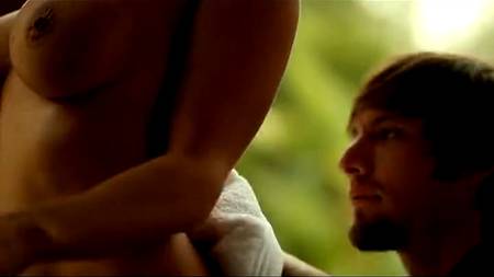 Крошка спровоцировала мужа на сочный трах