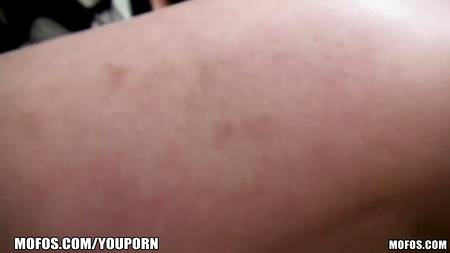 Трах в жопу в общественном сортире