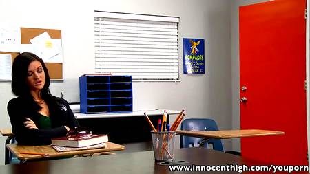 Паренек классно трахнул свою одноклассницу после занятий