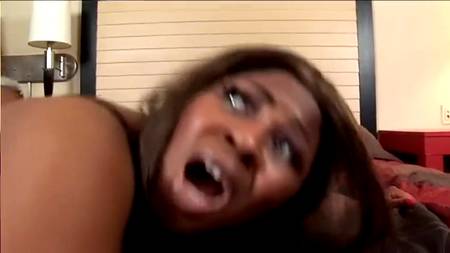 Шоколадная пышка дает своему мужу