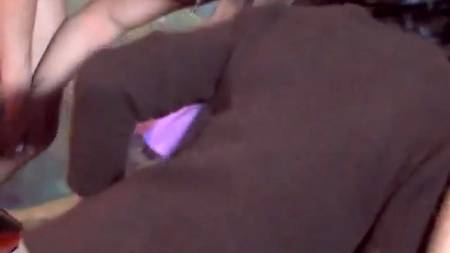 На вечеринке девок дерут в анусы