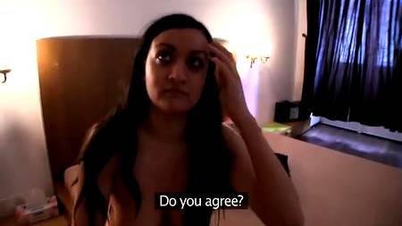 Парень подобрал какую-то бродяжку и поимел ее