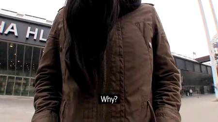 Парень подобрал какую-то бродяжку и поимел ее