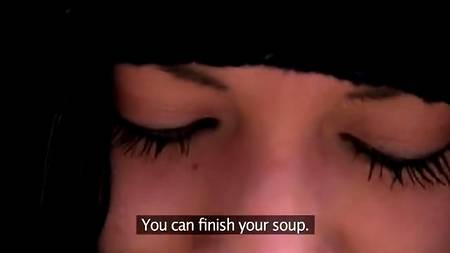 Парень подобрал какую-то бродяжку и поимел ее