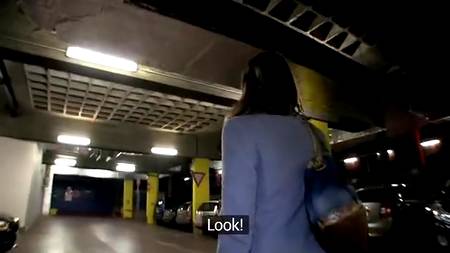 Телка кончила за деньги